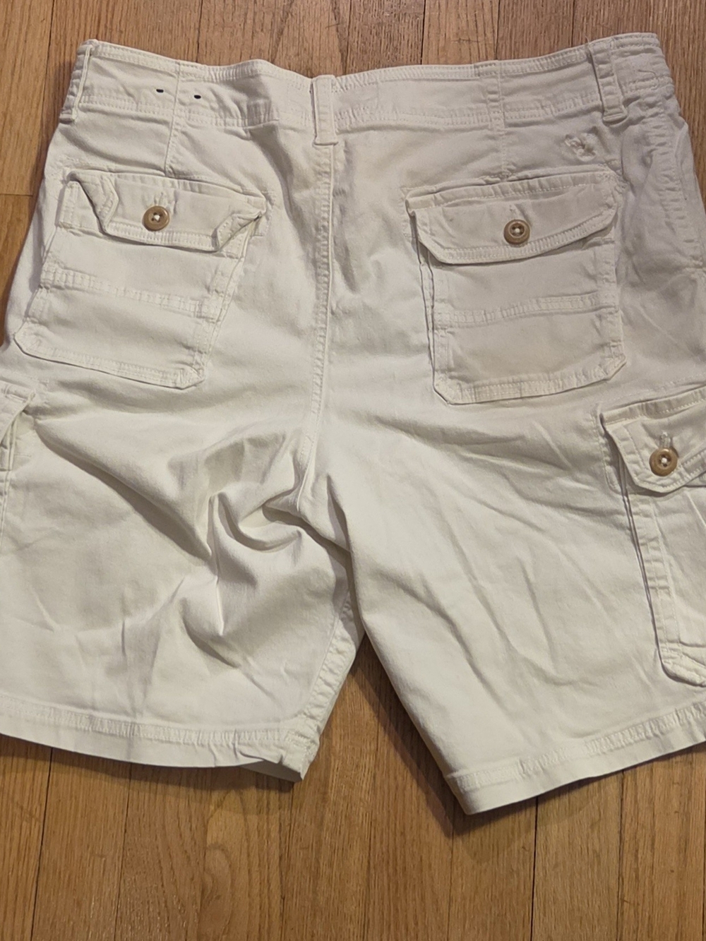 American Eagle Outfitters Men's White Cargo Shorts - Picture 2 of 3